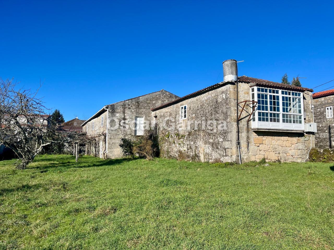 FANTÁSTICA CASA SEÑORIAL DE 664 m2, CON FINCA URBANIZABLE DE 3455 m2. CASTRO DE CARBALLEDO, LUGO, GALICIA (SPAIN)