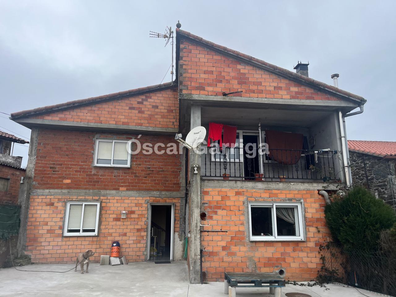 FANTÁSTICO INMUEBLE CON PATIO, GALPÓN Y FINQUITA DENTRO DEL CONJUNTO. TOIMIL-GALEGOS, LALÍN, PONTEVEDRA (SPAIN)