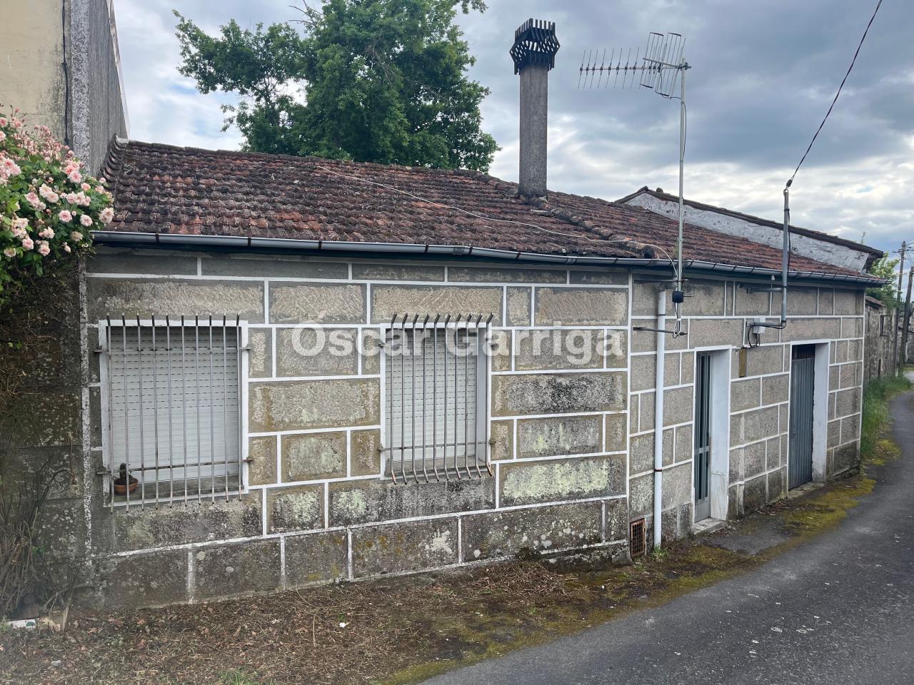 PEQUEÑA CASITA DE PLANTA BAJA (90 m2), A ESCASOS METROS N-525 (OURENSE/SANTIAGO) y 5 KM. CAPITAL DEL CONCELLO. VIDUEDO, CEA, OURENSE (SPAIN)