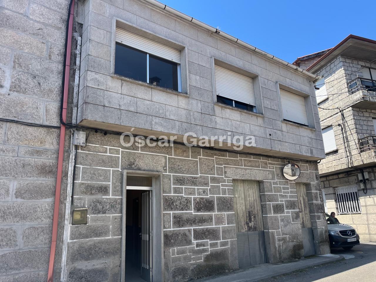 CASA EN EL CENTRO DE O IRIXO (147 m2), A ESCASOS METROS DE LA CASA DEL CONCELLO. O IRIXO, OURENSE (SPAIN).