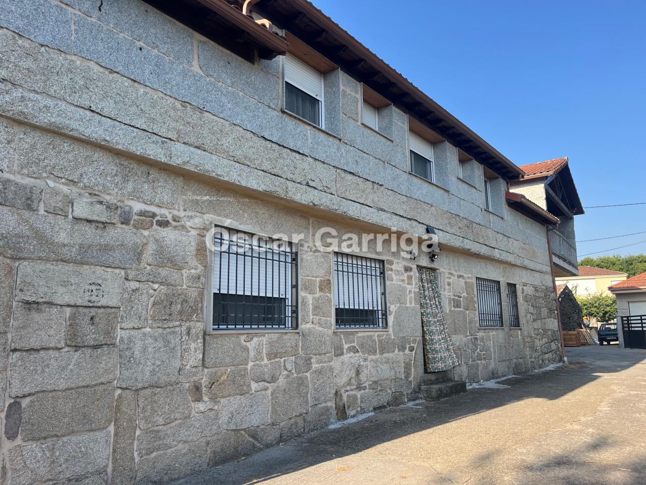 FANTÁSTICO INMUEBLE DEL RURAL GALLEGO; CON 230 m2 CONSTRUIDOS, MUEBLES DE ALTÍSIMA CALIDAD, FINCA VALLADA DE 700 m2. REGISTRADA. VILARIÑO, FREÁS DA CANDA, PIÑOR (OURENSE).