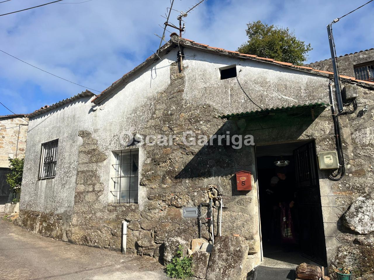 CASITA SENCILLA, APTA PARA ENTRAR A VIVIR A UN PRECIO INMEJORABLE. CASARIZAS, A PEROXA, OURENSE (GALICIA).