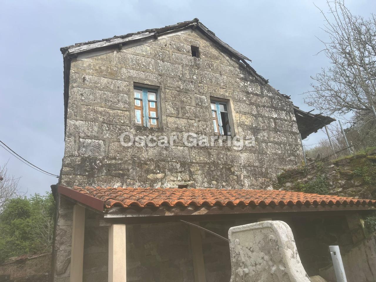 FANTÁSTICO POTENCIAL DE ESTA CASA DEL RURAL GALLEGO PARA RESTAURAR DESDE ESU ESTRUCTURA. CANGUES, O IRIXO (OURENSE).