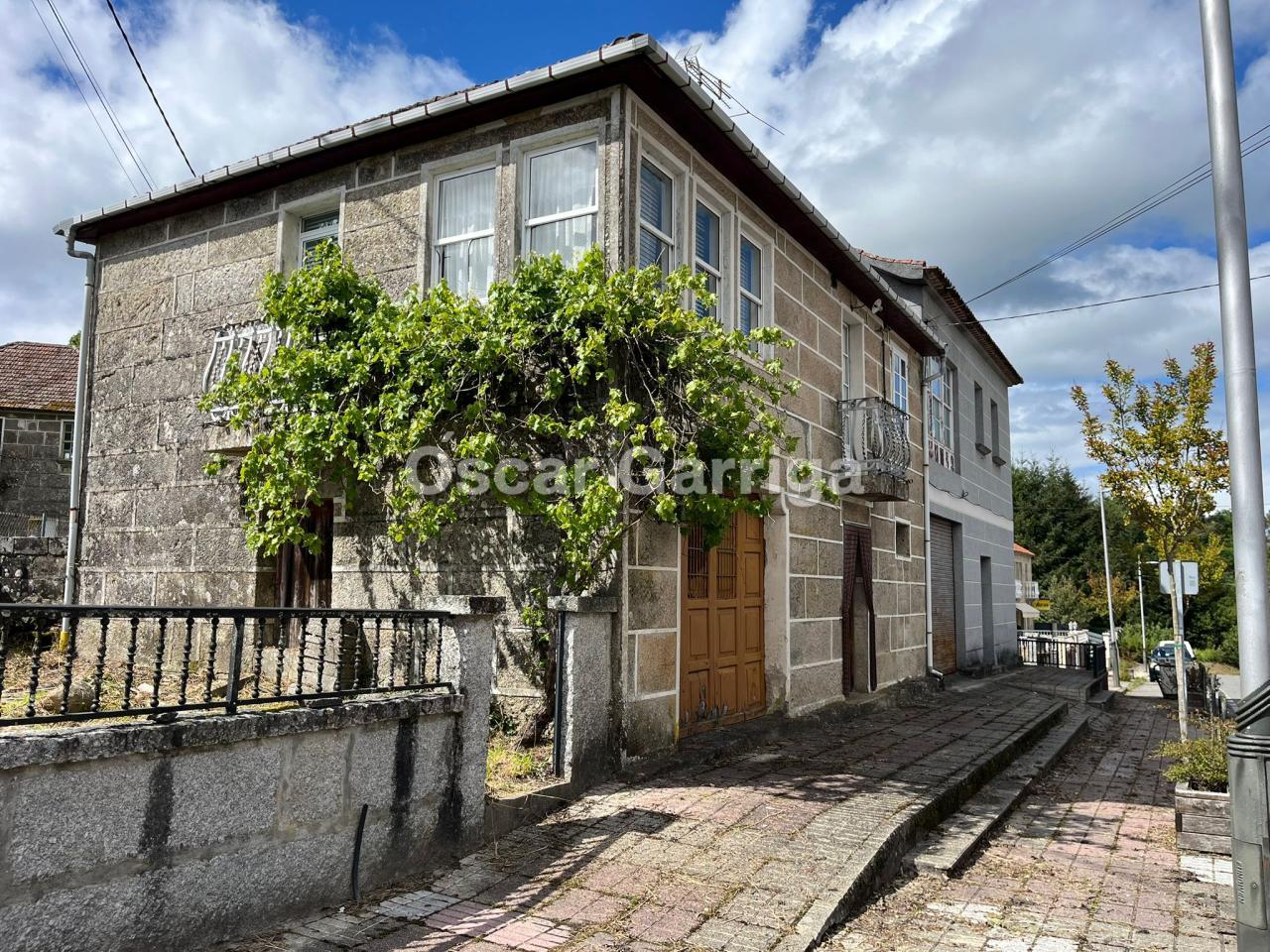 CASA DEL RURAL, FORMADA POR DOS CUERPOS DE CONSTRUCCIÓN, Y PEQUEÑA FINCA COLINDANTE. REGISTRADA.
