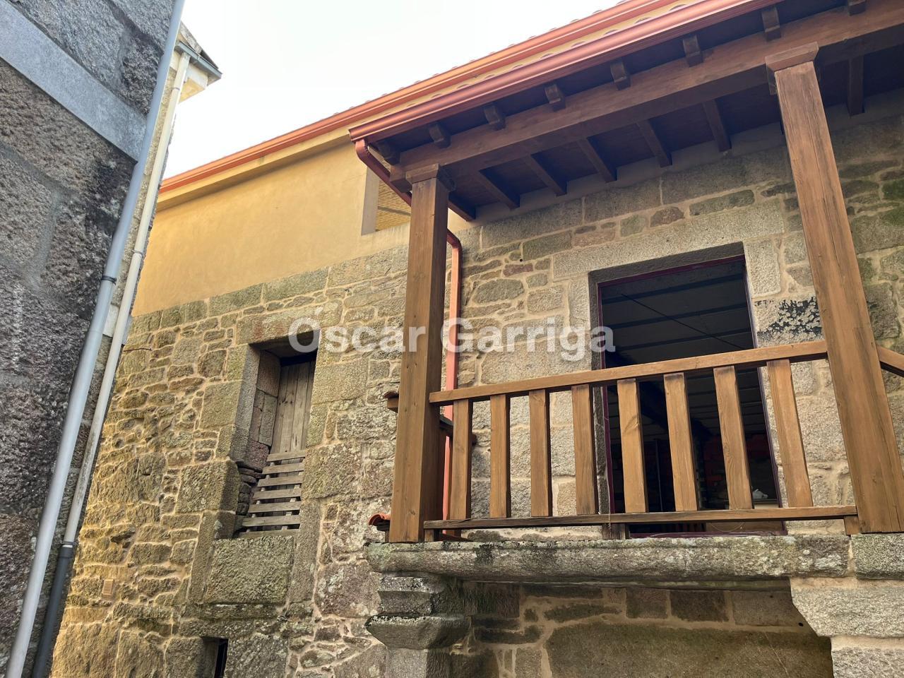 TREMENDO Y FANTÁSTICO INMUEBLE EN LA PLAZA MAYOR DE CEA. TRES PLANTAS DIÁFANAS PARA FINALIZAR A VUESTRO GUSTO. CEA, OURENSE (SPAIN).
