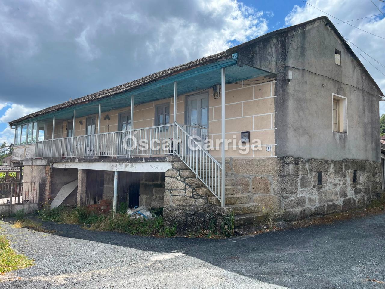 INMUEBLE DEL RURAL COMPUESTO POR VIVIENDA CON PATIO PERIMETRAL, ALMACÉN Y FINCA COLINDANTE DE 800 M2. MUNDIN, MASIDE (OURENSE).