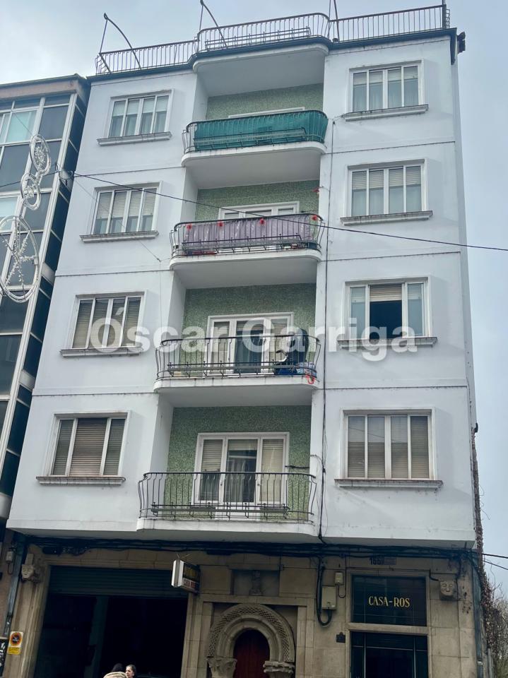 EDIFICIO RESIDENCIAL DE 1042 m2 CONSTRUIDOS, CON TODOS SUS PISOS ALQUILADOS. SÓTANO Y PLANTA BAJA LIBRES DE INQUILINOS. ¡¡IDEAL INVERSORES!! EN AVDA. DE ZAMORA (OURENSE)